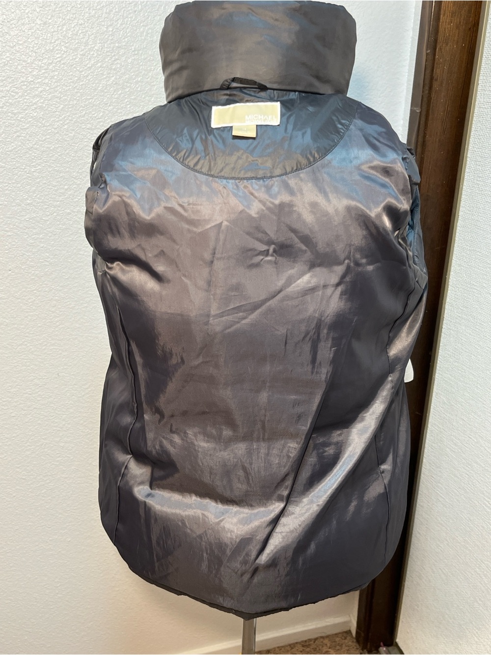 Michael Kors Hooded Puffer Vest XS Black Charcoal Gold Zip - Picture 10 of 12